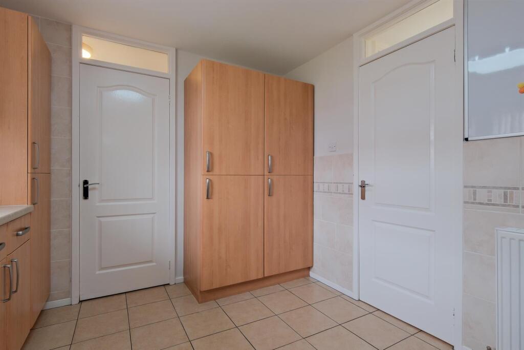 021-4 Gigha Quadrant Wishaw, ML2 0TE.jpg
