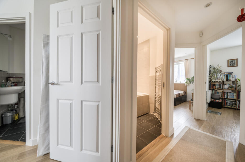 1299648-7-6835c7e...