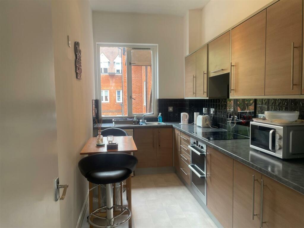 kitchen 2.jpg