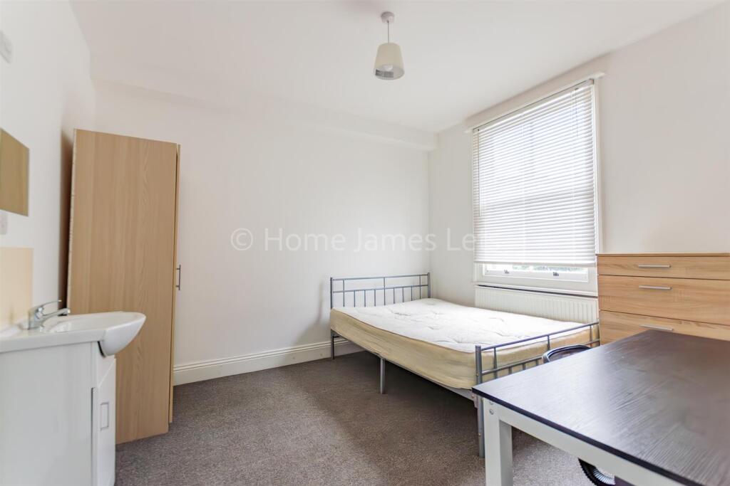 17897842-Bedroom31.jpg