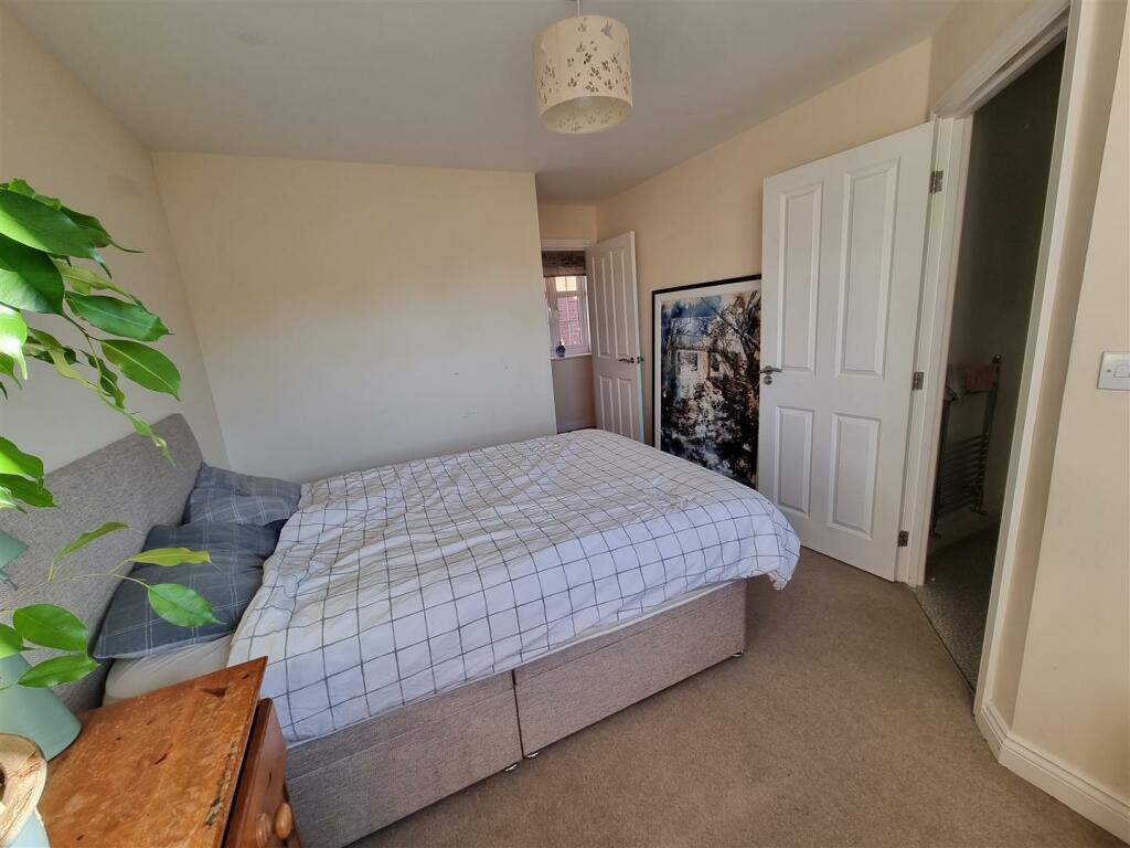 8b Master Bedroom.jpg