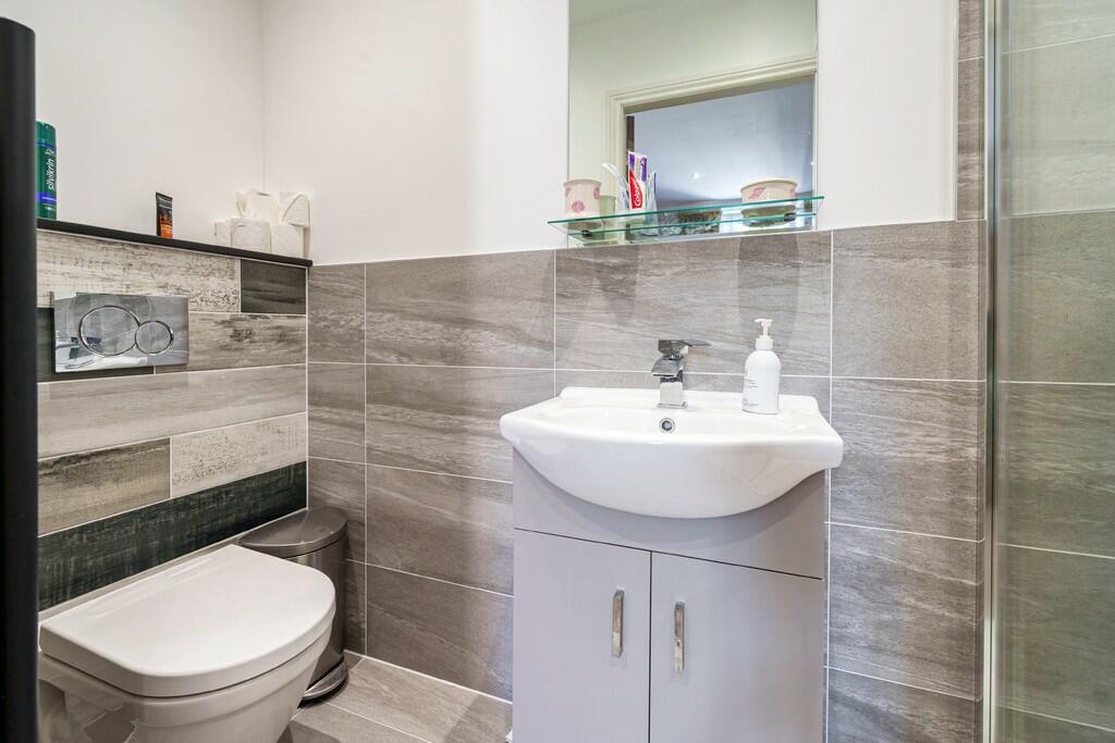Ensuite for Bedro...