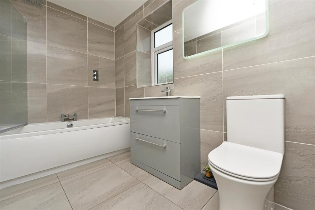 Bathroom / WC: