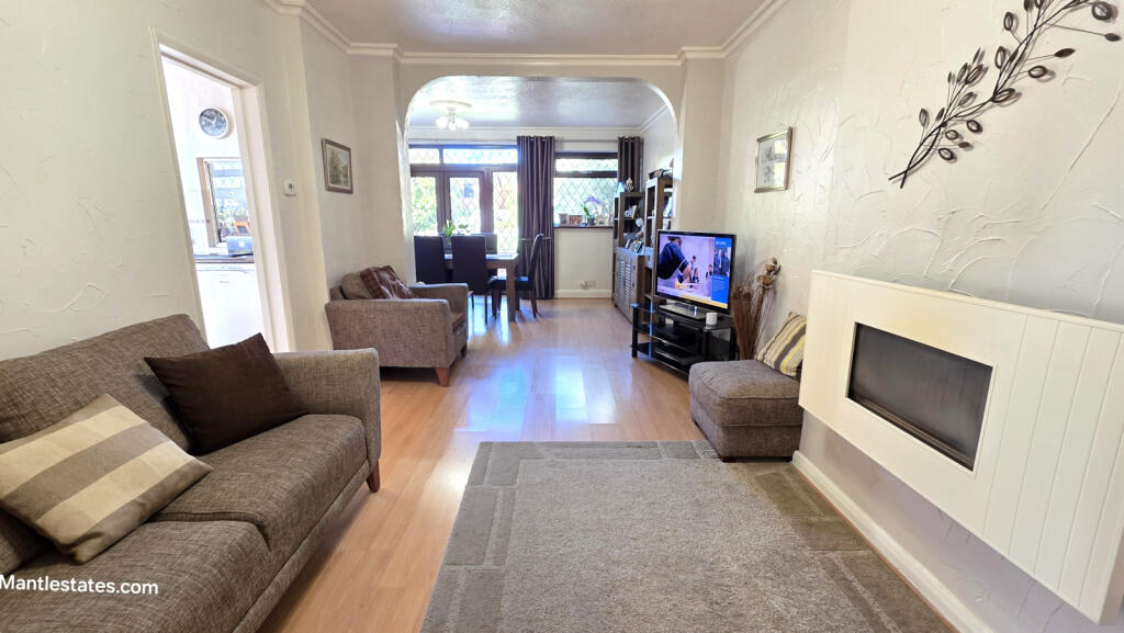 LOUNGE AREA