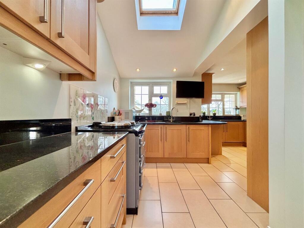 KITCHEN / BREAKFAST ROOM