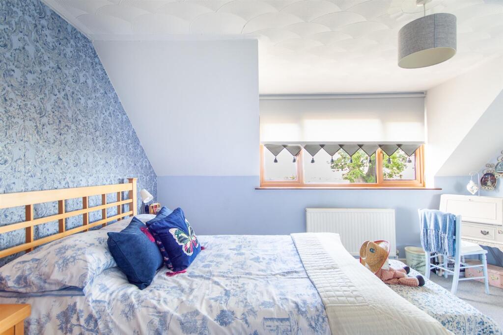 5 Rochester Close 37.jpg