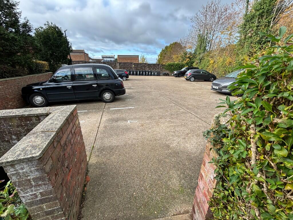 Uplands Park Road, Rayleigh, Essex, SS6