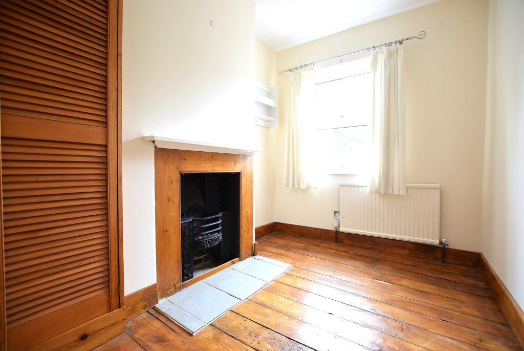 Middle Bedroom
