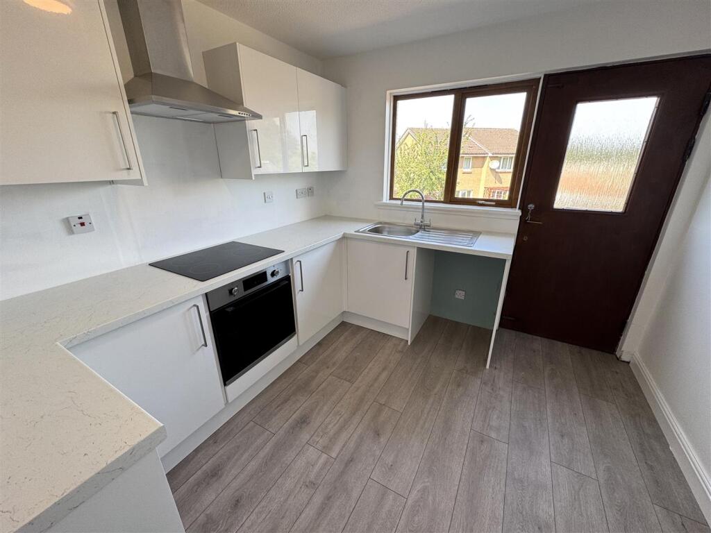 KITCHEN 2.JPG