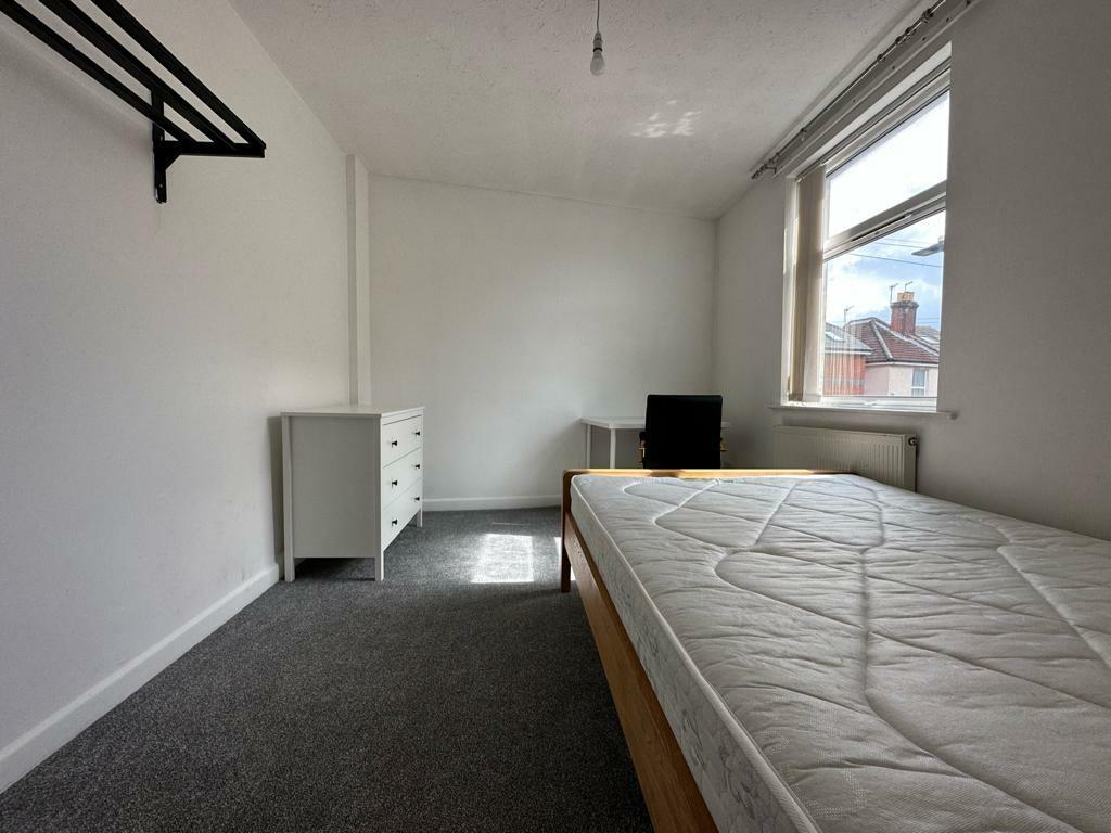 62C S Bed 3.jpg
