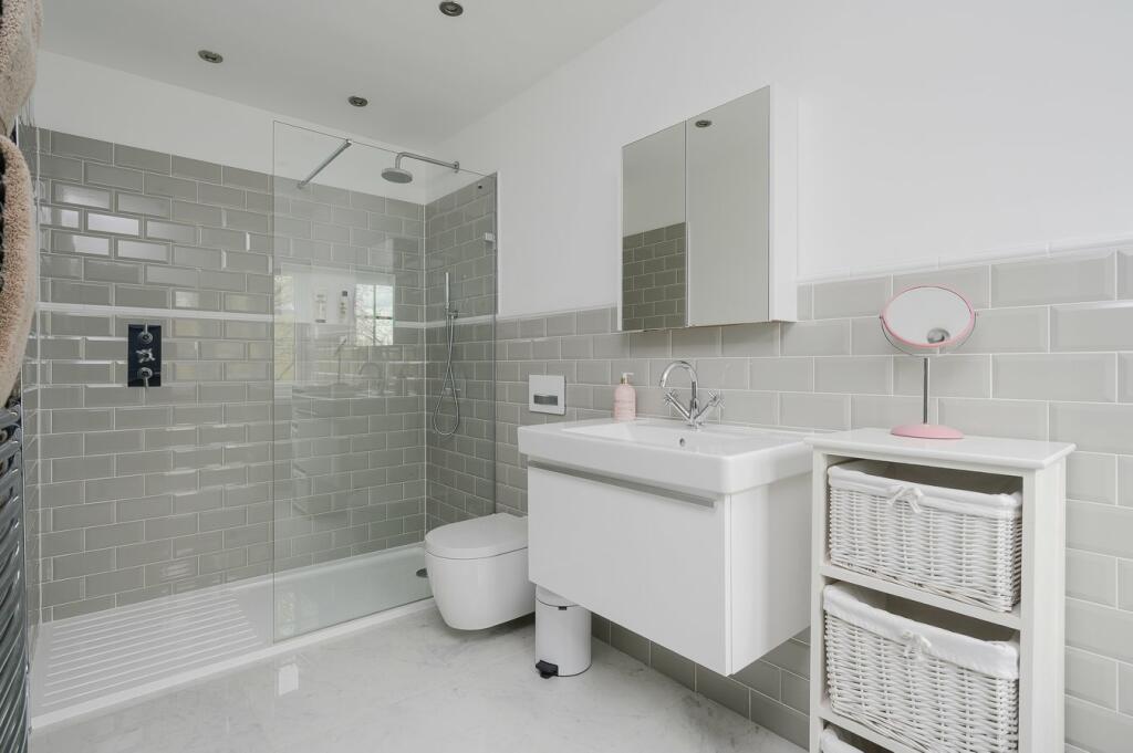 Bedroom 2 Ensuite