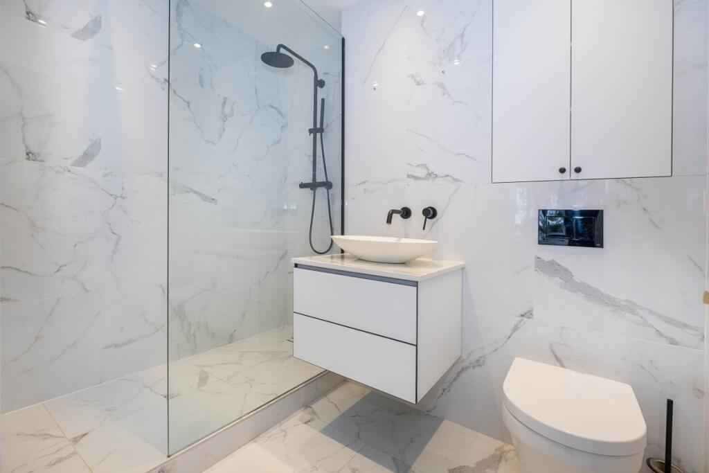 2-bowater-house-1...