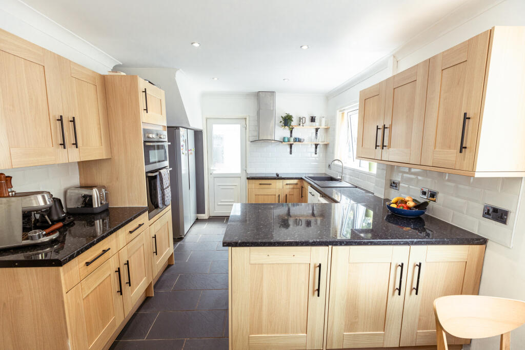 50MOORGROVE-KITCHEN_3