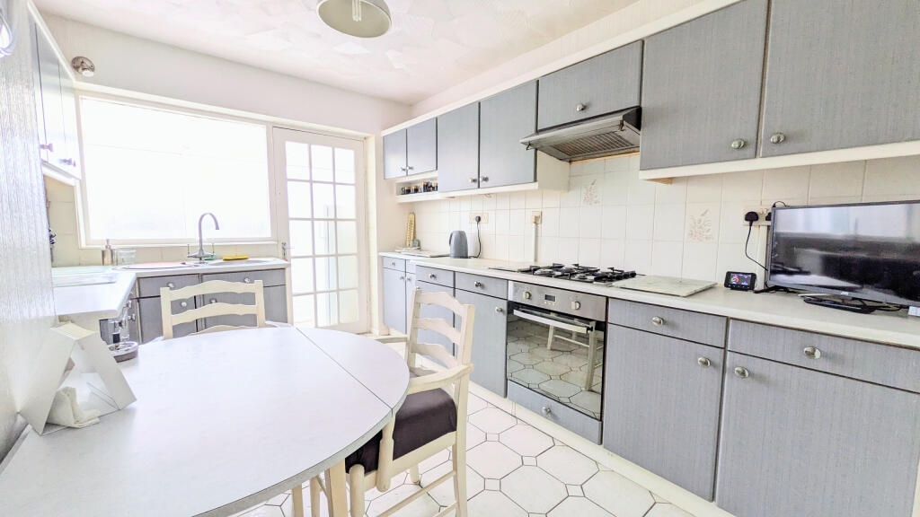 PXL_20251205_112106990.MP~2