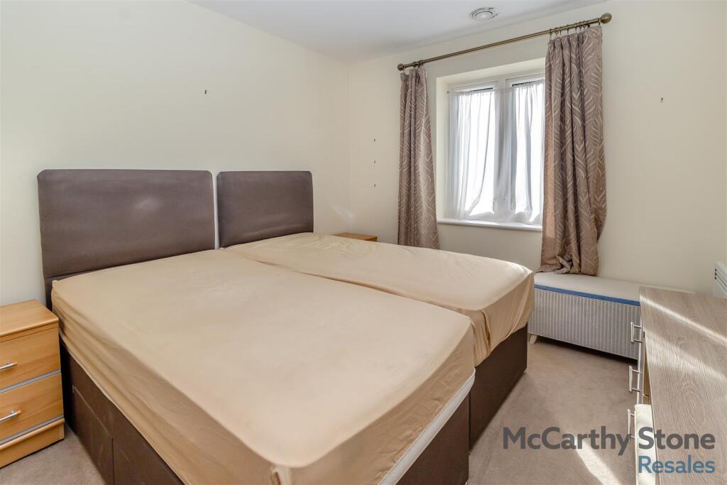 8636661-interior02.jpg