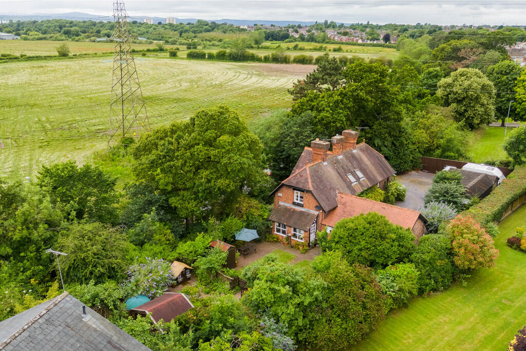 The Chimneys, Sau...