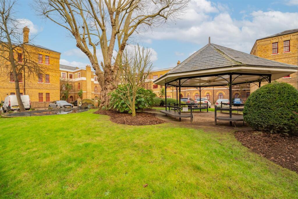 17 Osterley Garden.jpg