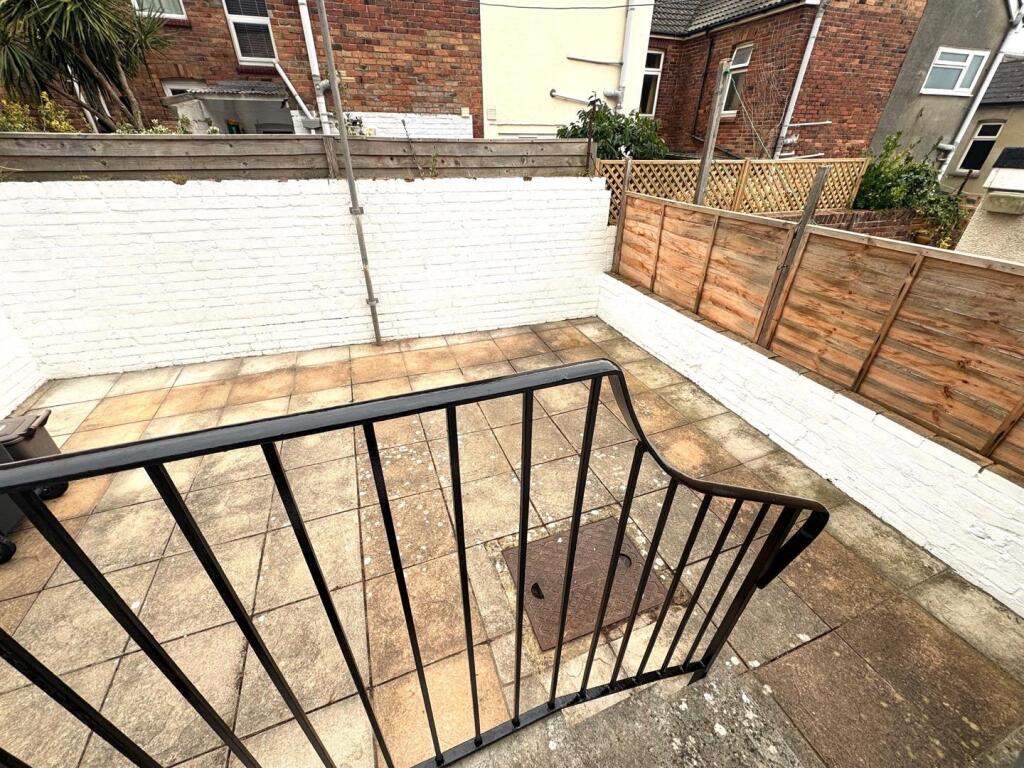 PATIO.jpg
