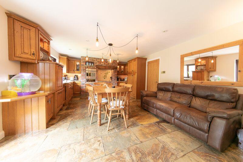 Kitchen &amp; dining room