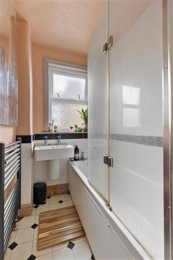 West Avenue Road, E17