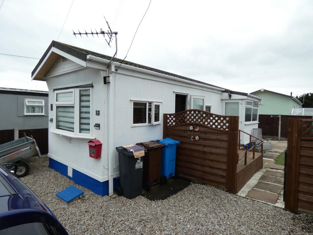 Oak Drive, Lamaleach Park, Freckleton, Preston, PR4 1EF