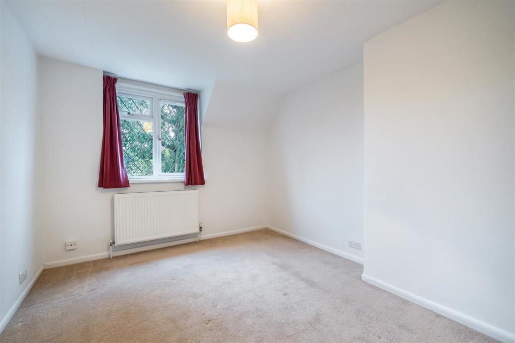 10 Critchmere Vale - Bedroom 3.jpg