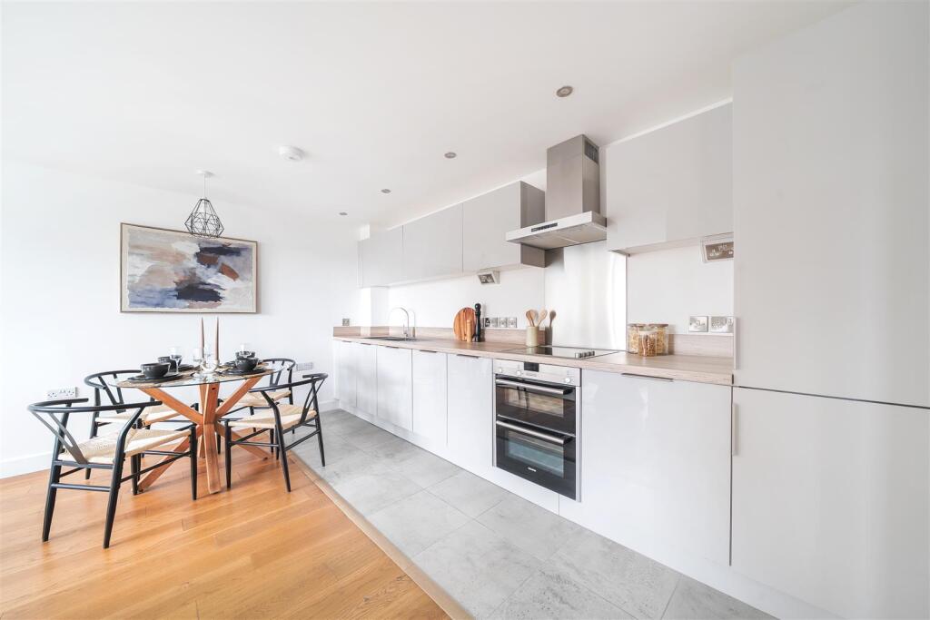 Kitchen/dining/sitting room