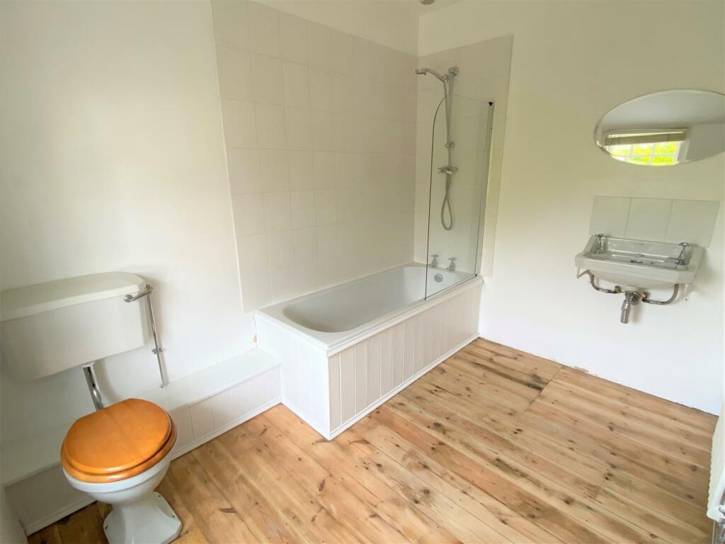 Pax Cottage Bathroom