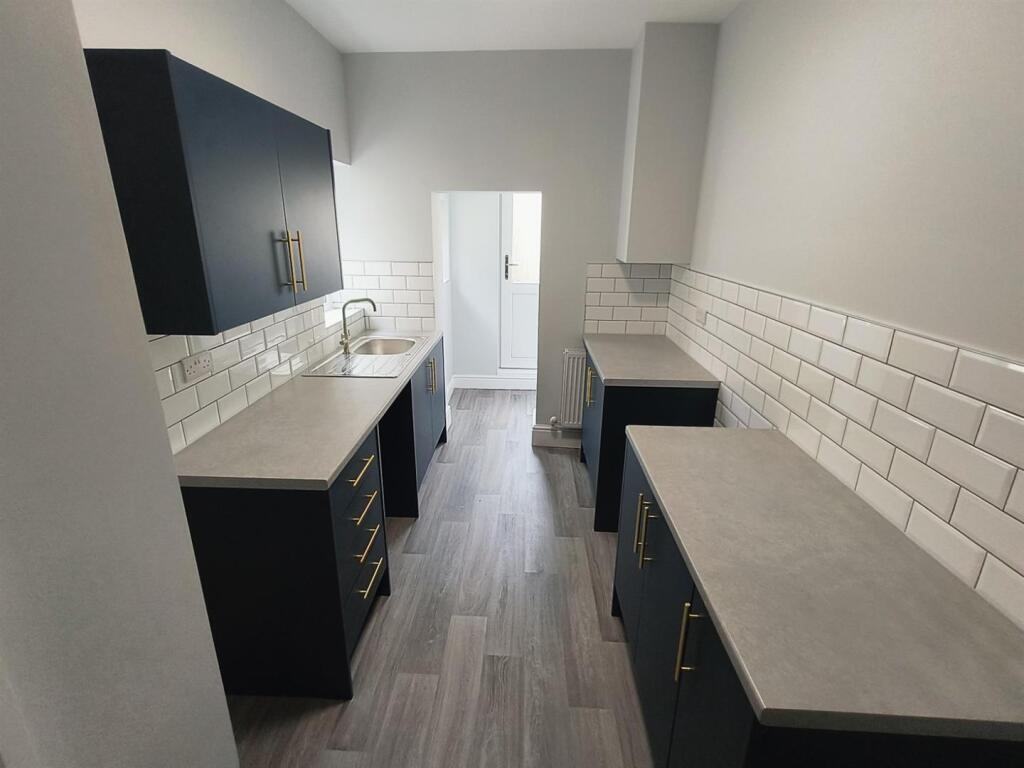 KITCHEN 2.jpg