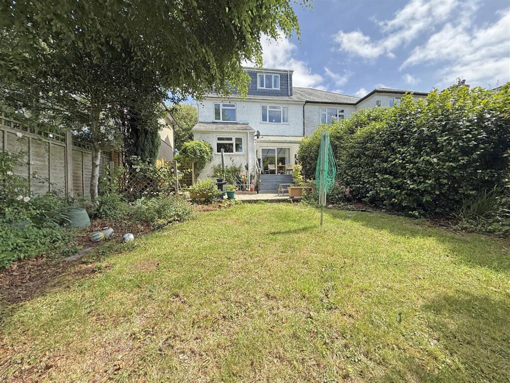 Venn Grove 55 - Garden Long.jpg