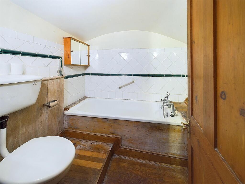 5 - 1 bedroom garden flat.jpg