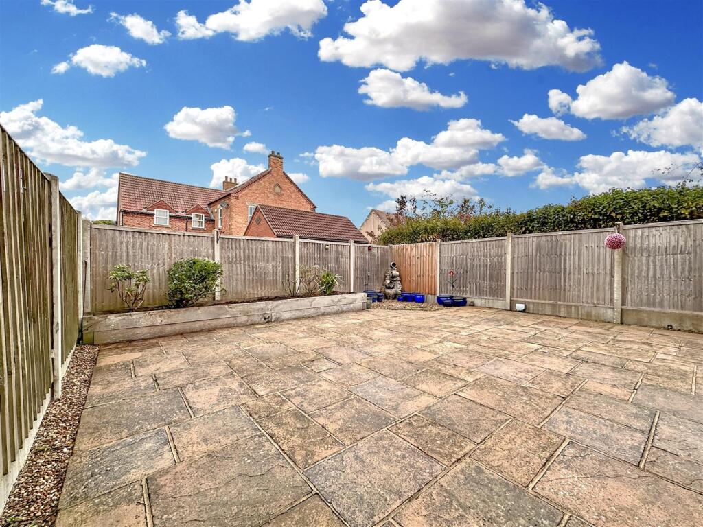 Low-Maintenance Garden 388