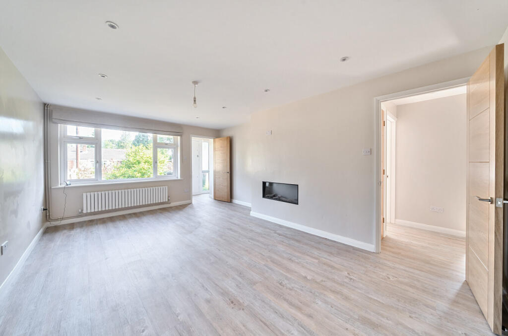 1317113-7-68624dd...