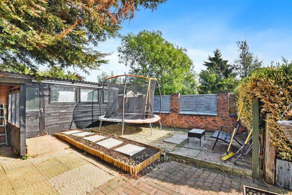 73IrthlingboroughRd07.jpg