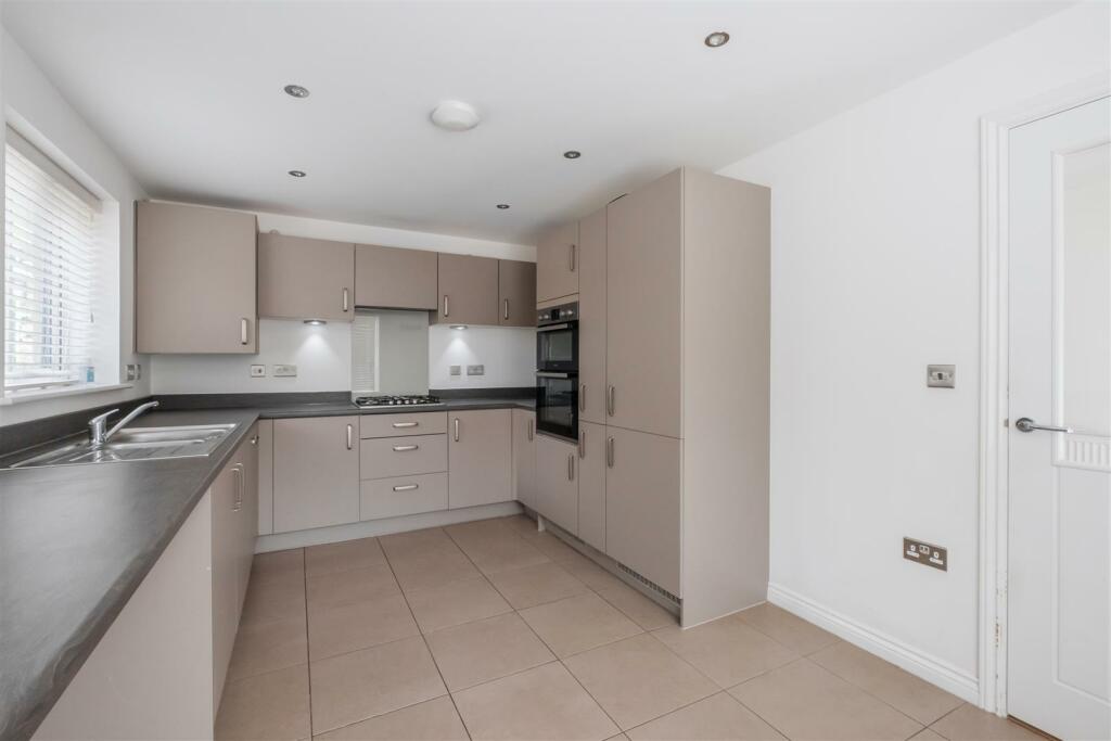 KITCHEN 1.jpg