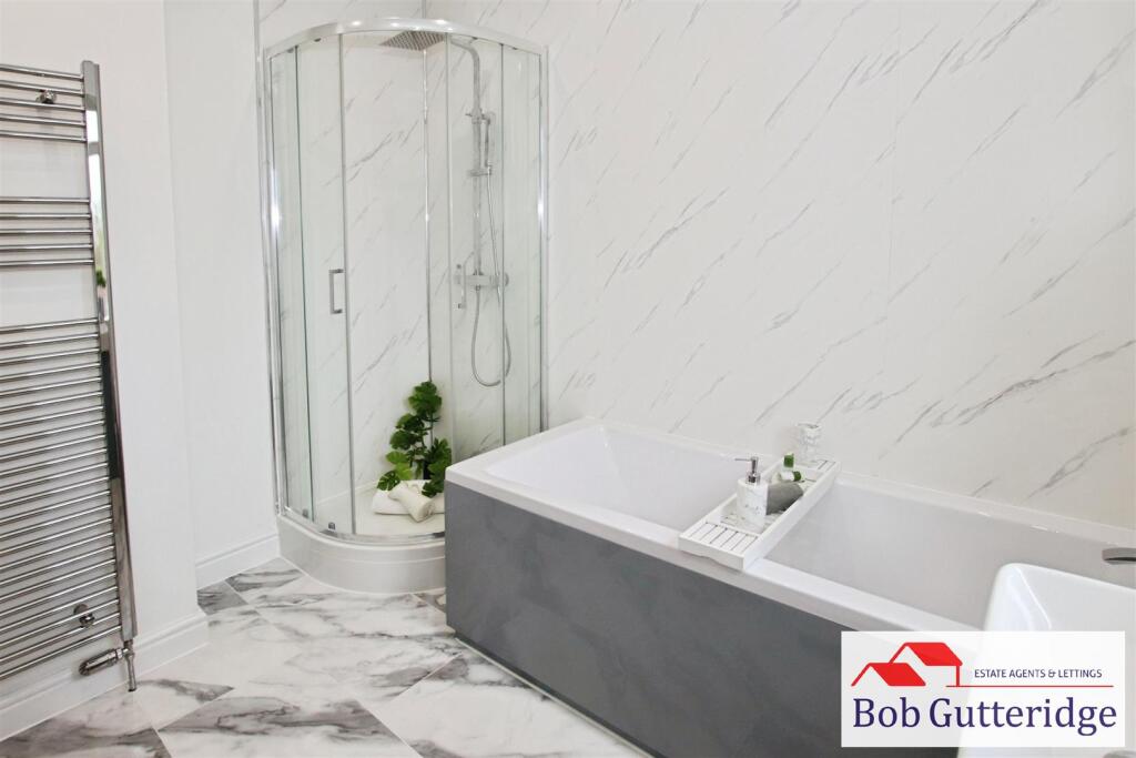 FIRST FLOOR LUXURY FOUR PIECE BATHROOM