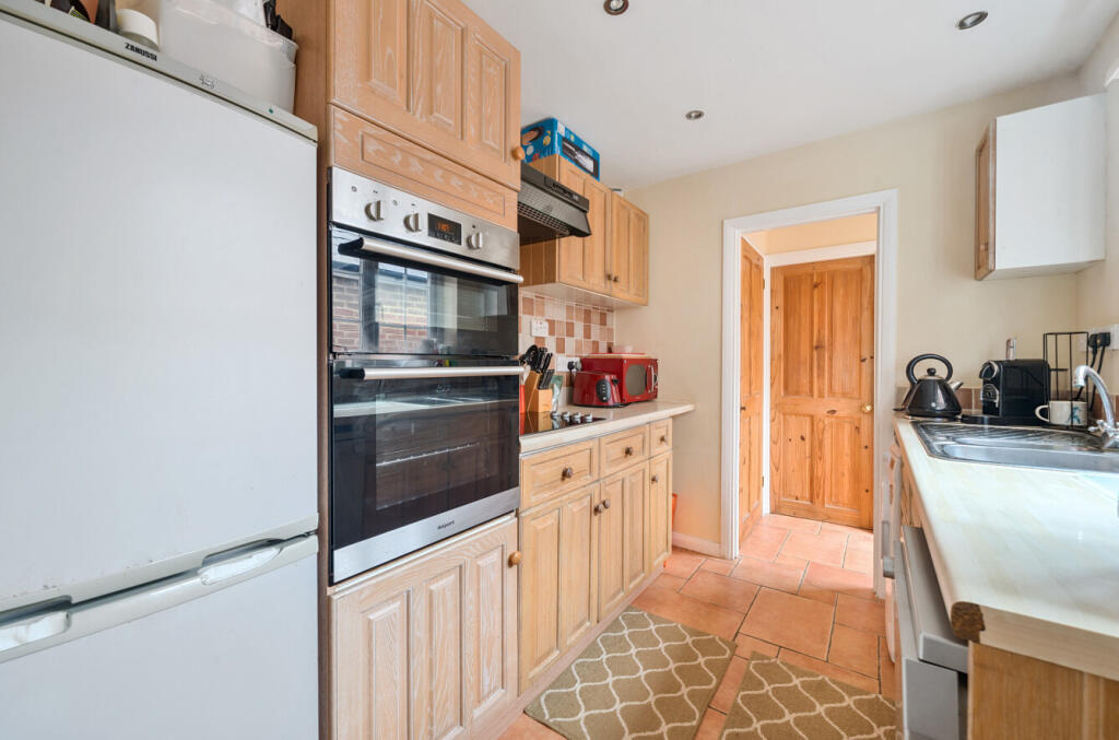 1330960-5-688b447...