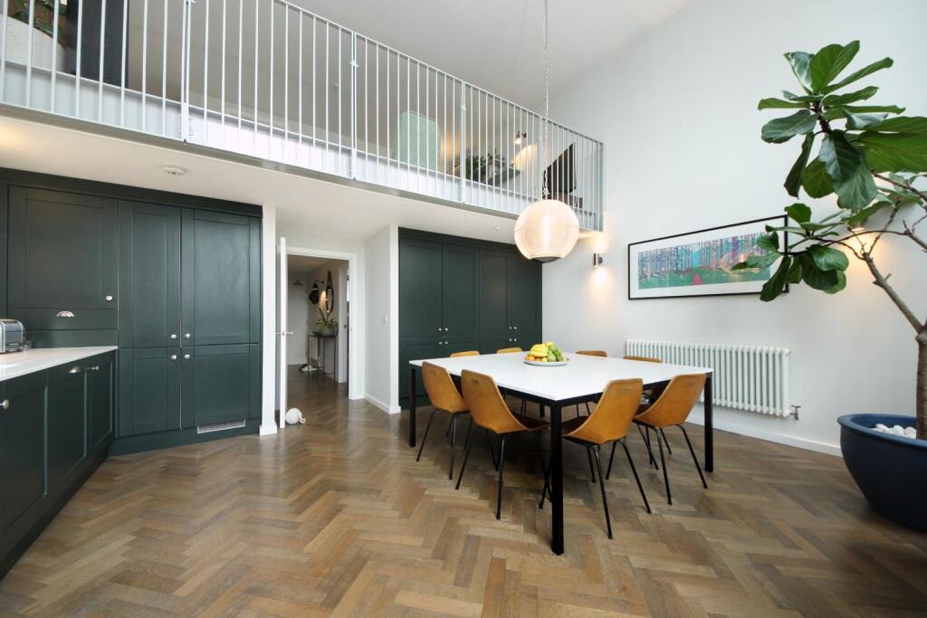 Gv-105 Issigonis House (14).jpg