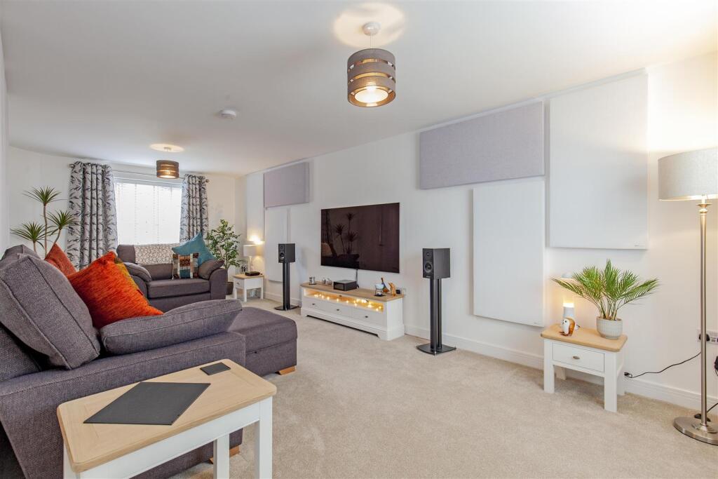 Reception Room-1.jpg