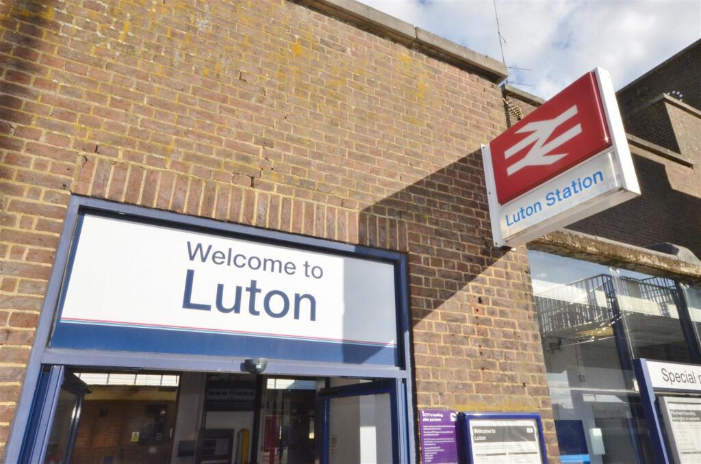 Luton Train Station