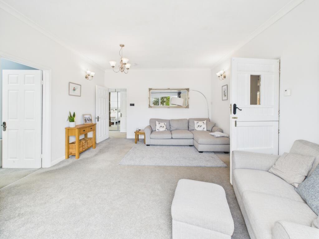 CAM02023G0-PR0150-STILL074