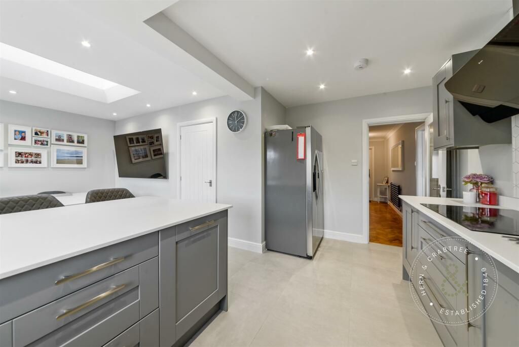 Elgar- Crescent-19.jpg