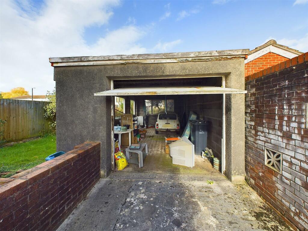 15 - Semi-detached House for Auction, Whitchurch.j