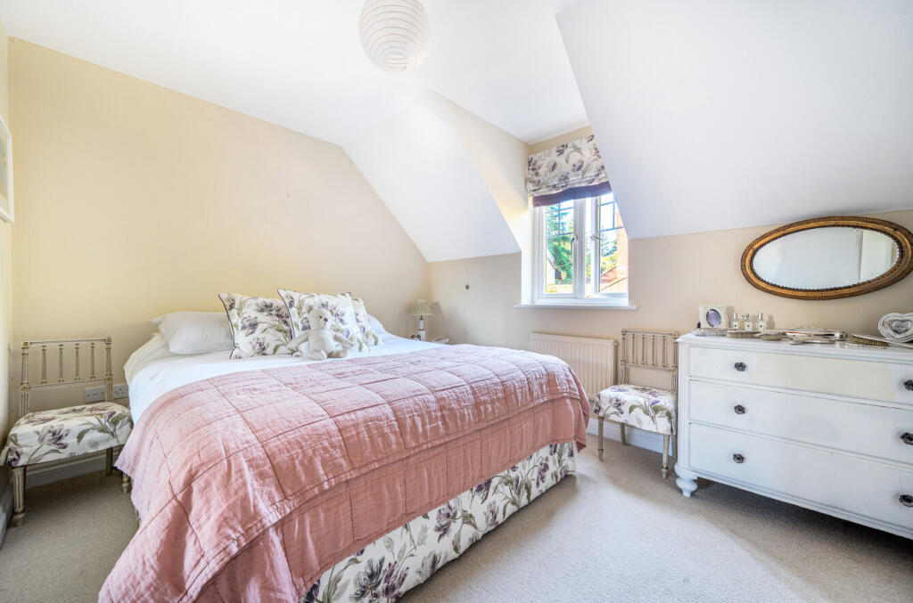 1348827-26-68da52...