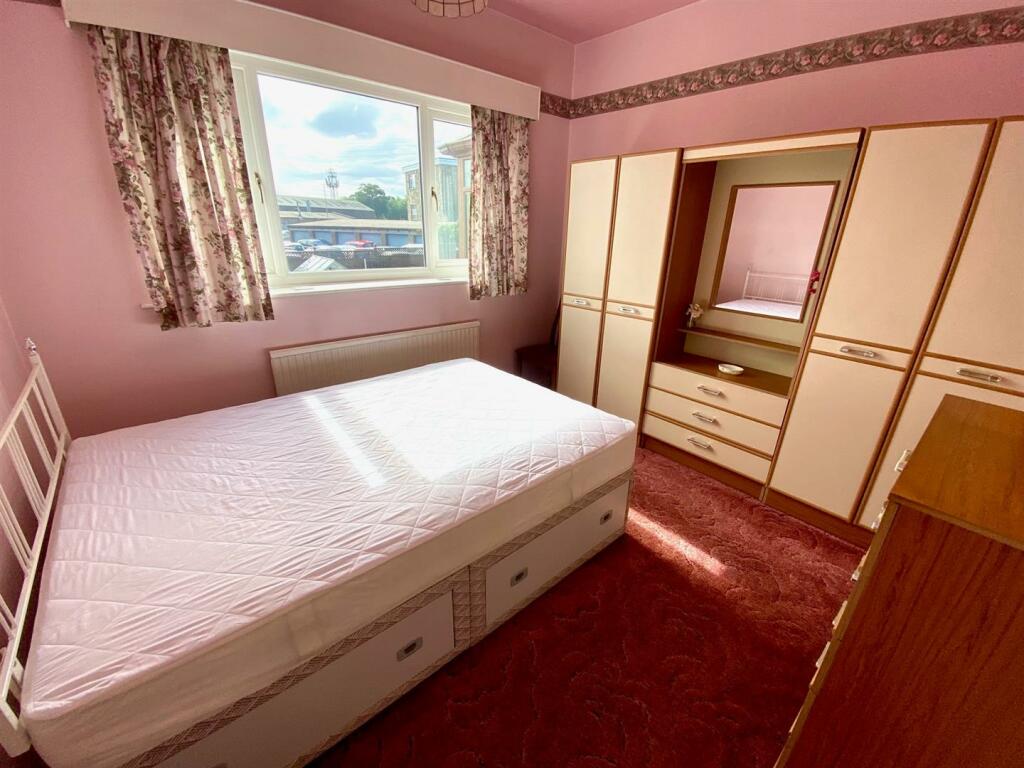 bed 1.jpg
