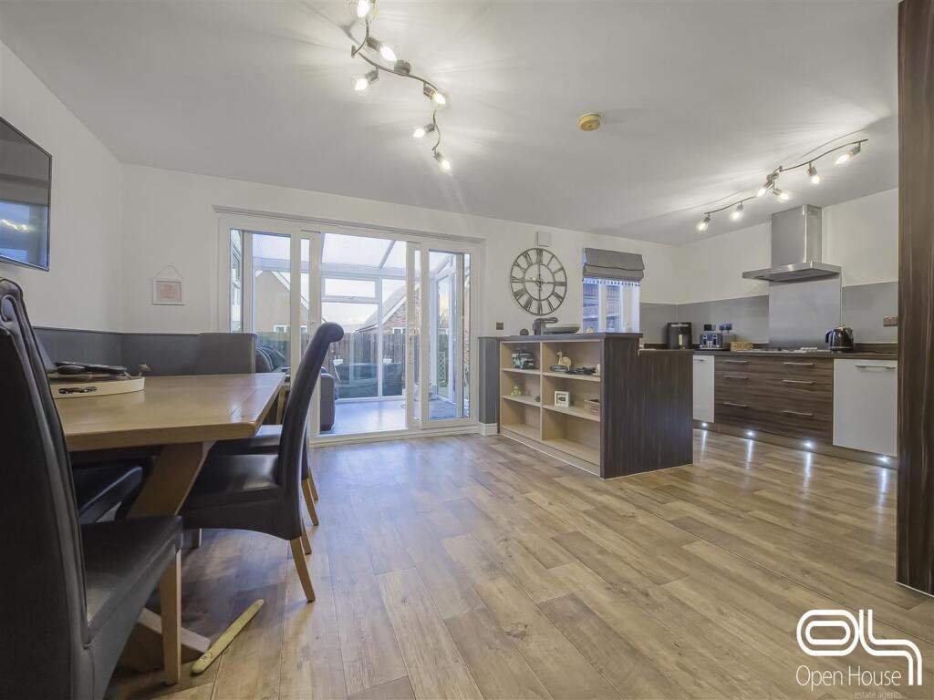 Henley Grove (1).jpg