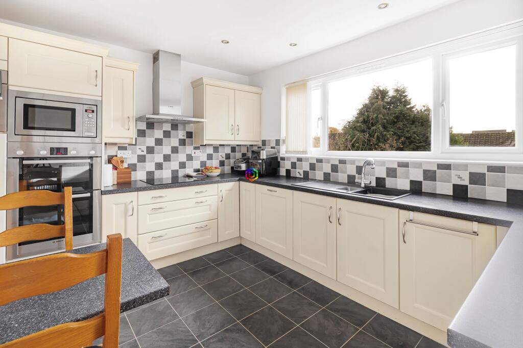 Kitchen / Breakfast Room