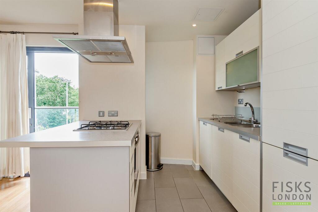 8612423-interior10-800.jpg