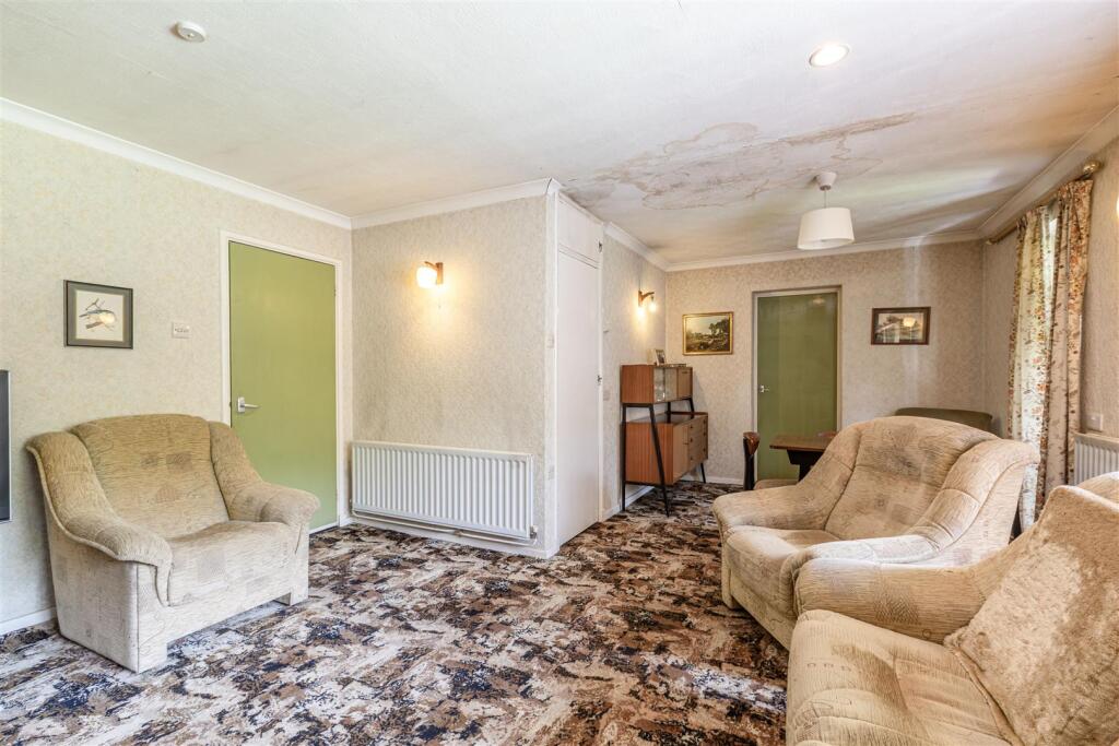 Sunnyside, Walnut Tree Lane, KT14 7AQ - 9.jpg