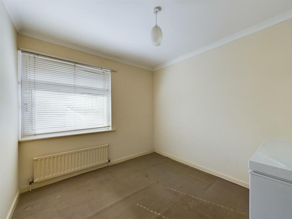 Side Bedroom.jpg